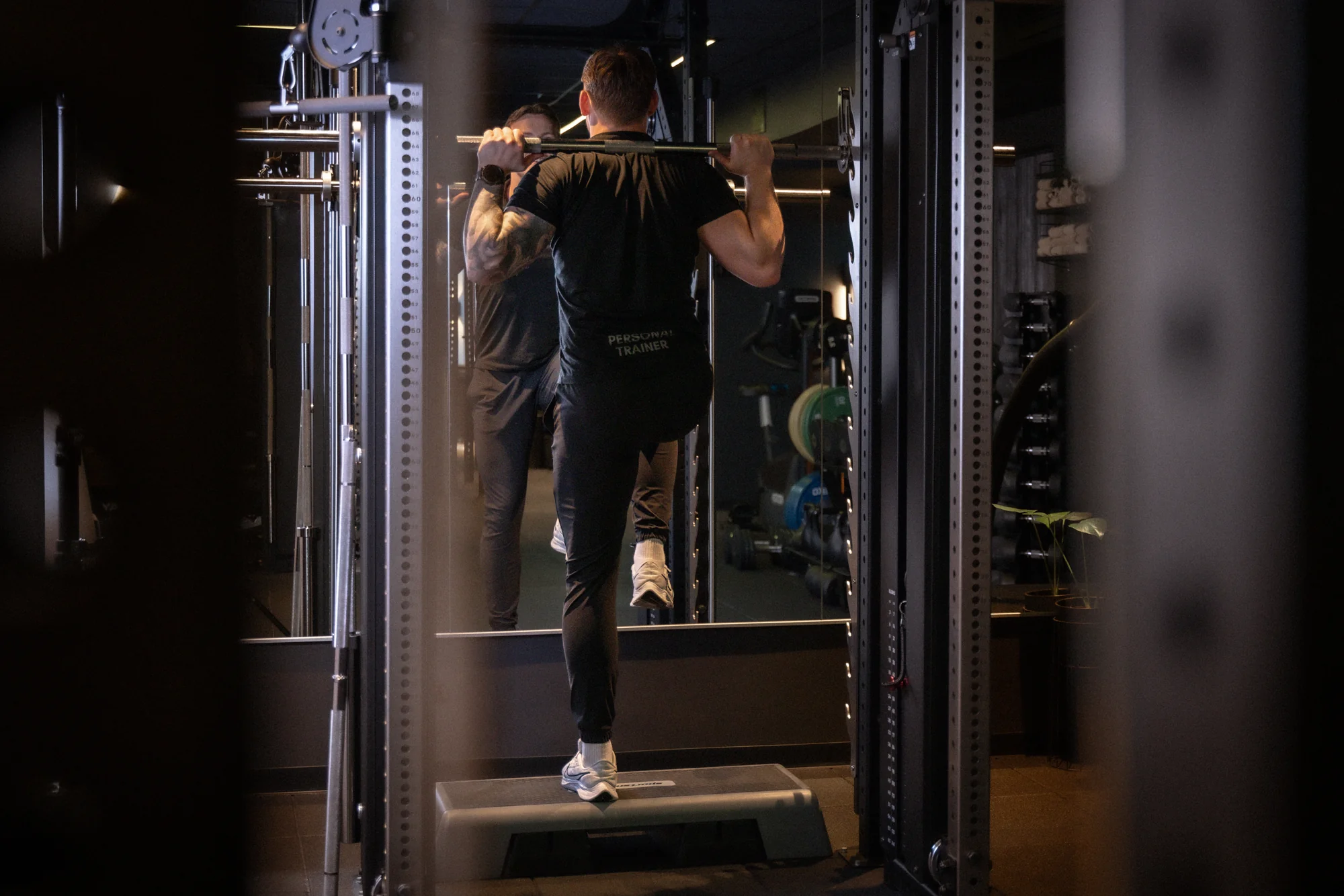 Pull-ups i squat-rack med Eleiko-utstyr